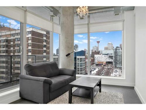 1008-624 8 Avenue Se, Calgary, AB - Indoor Photo Showing Living Room