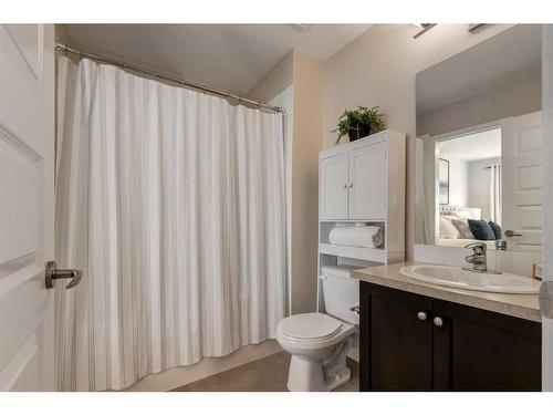 3904-1001 8 Street Nw, Airdrie, AB - Indoor Photo Showing Bathroom