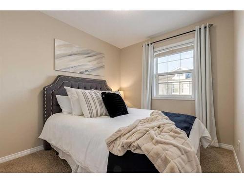 3904-1001 8 Street Nw, Airdrie, AB - Indoor Photo Showing Bedroom