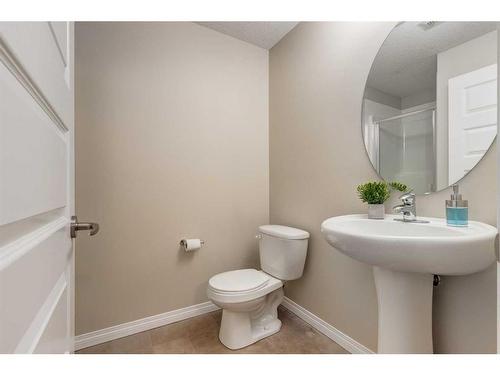 3904-1001 8 Street Nw, Airdrie, AB - Indoor Photo Showing Bathroom