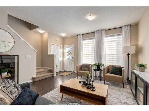 3904-1001 8 Street Nw, Airdrie, AB - Indoor Photo Showing Living Room