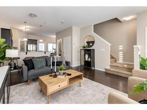 3904-1001 8 Street Nw, Airdrie, AB - Indoor Photo Showing Living Room