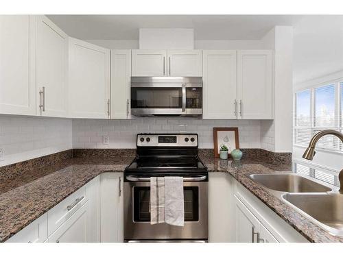 427-955 Mcpherson Road Ne, Calgary, AB - Indoor Photo Showing Kitchen With Stainless Steel Kitchen With Double Sink With Upgraded Kitchen