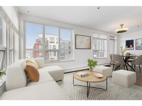 427-955 Mcpherson Road Ne, Calgary, AB - Indoor Photo Showing Living Room