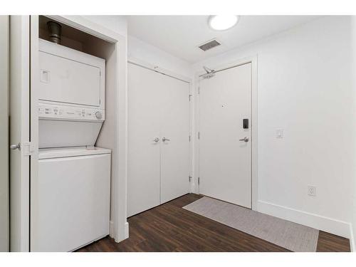 427-955 Mcpherson Road Ne, Calgary, AB - Indoor Photo Showing Laundry Room