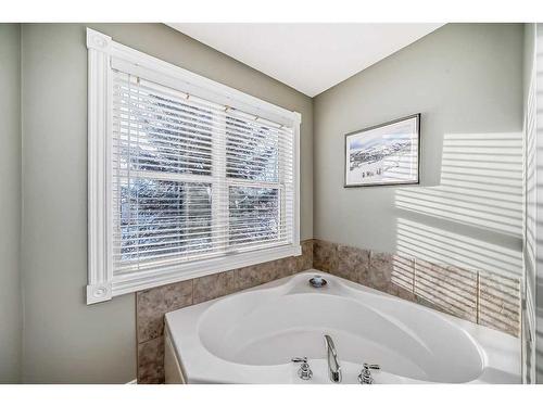 2413 Sorrel Mews Sw, Calgary, AB - Indoor Photo Showing Bathroom