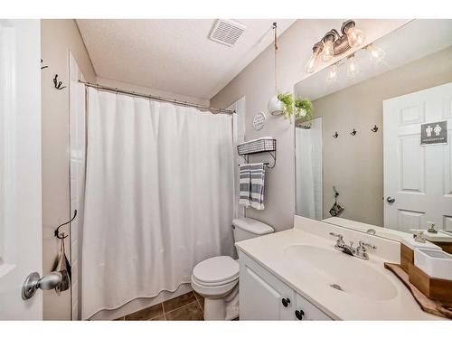 2413 Sorrel Mews Sw, Calgary, AB - Indoor Photo Showing Bathroom