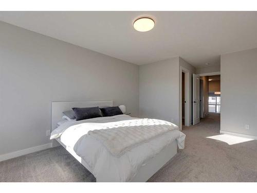 20 Rowley Terrace Nw, Calgary, AB - Indoor Photo Showing Bedroom