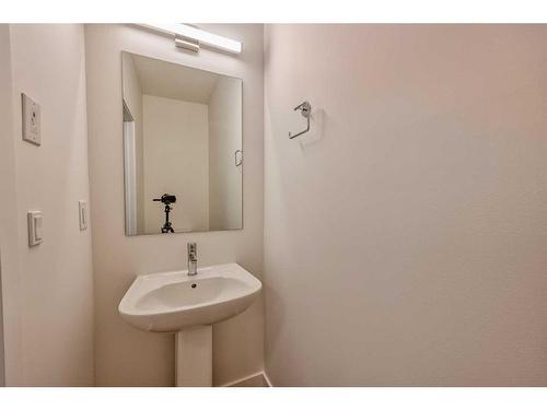 325 Baneberry Way Sw, Airdrie, AB - Indoor Photo Showing Bathroom