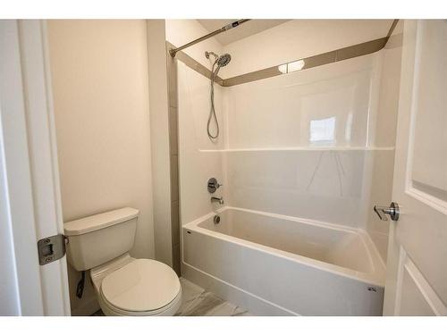 325 Baneberry Way Sw, Airdrie, AB - Indoor Photo Showing Bathroom