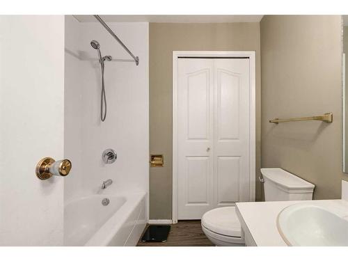 6119 Penedo Way Se, Calgary, AB - Indoor Photo Showing Bathroom