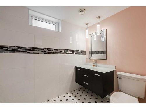 6119 Penedo Way Se, Calgary, AB - Indoor Photo Showing Bathroom