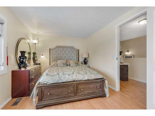 144 Castlebrook Rise Ne, Calgary, AB - Indoor Photo Showing Bedroom