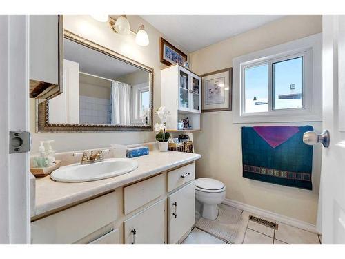 144 Castlebrook Rise Ne, Calgary, AB - Indoor Photo Showing Bathroom