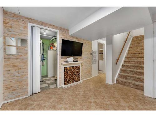 144 Castlebrook Rise Ne, Calgary, AB - Indoor Photo Showing Other Room