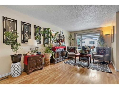 144 Castlebrook Rise Ne, Calgary, AB - Indoor Photo Showing Living Room