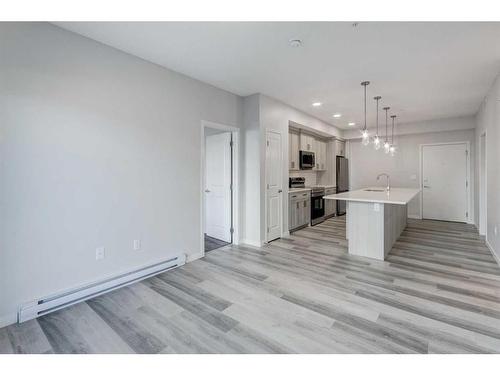 3203-33 Carringham Gate Nw, Calgary, AB - Indoor Photo Showing Kitchen