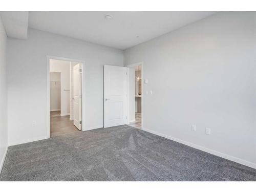 3203-33 Carringham Gate Nw, Calgary, AB - Indoor Photo Showing Other Room