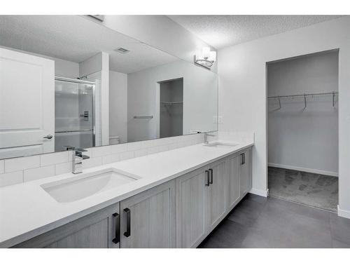 3203-33 Carringham Gate Nw, Calgary, AB - Indoor Photo Showing Bathroom