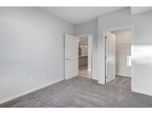 3203-33 Carringham Gate Nw, Calgary, AB - Indoor Photo Showing Other Room