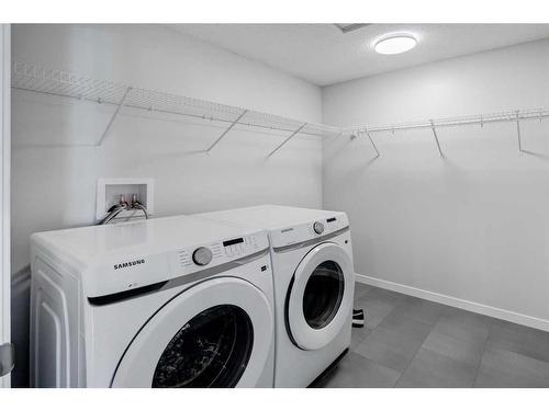 3203-33 Carringham Gate Nw, Calgary, AB - Indoor Photo Showing Laundry Room