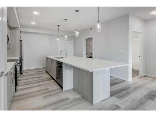 3203-33 Carringham Gate Nw, Calgary, AB - Indoor Photo Showing Kitchen With Upgraded Kitchen