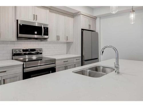 3203-33 Carringham Gate Nw, Calgary, AB - Indoor Photo Showing Kitchen With Stainless Steel Kitchen With Double Sink With Upgraded Kitchen