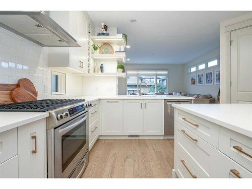 2040 48 Avenue Sw, Calgary, AB - Indoor Photo Showing Kitchen With Upgraded Kitchen