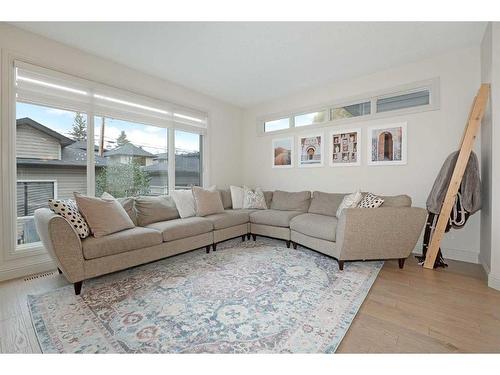 2040 48 Avenue Sw, Calgary, AB - Indoor Photo Showing Living Room