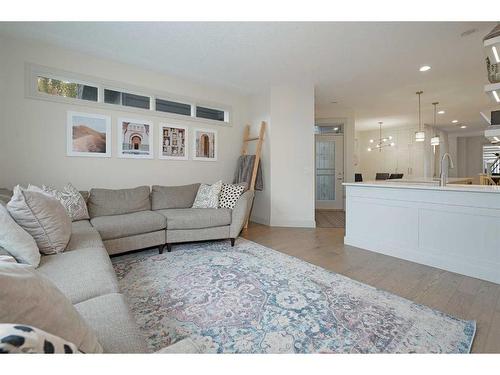 2040 48 Avenue Sw, Calgary, AB - Indoor Photo Showing Living Room