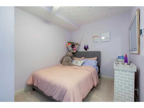 2040 48 Avenue Sw, Calgary, AB - Indoor Photo Showing Bedroom