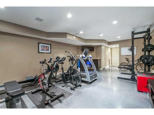 2040 48 Avenue Sw, Calgary, AB - Indoor Photo Showing Gym Room