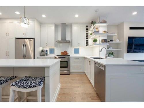 2040 48 Avenue Sw, Calgary, AB - Indoor Photo Showing Kitchen With Stainless Steel Kitchen With Upgraded Kitchen