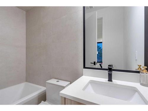 120 13 Street Ne, Calgary, AB - Indoor Photo Showing Bathroom