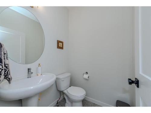 596 Chinook Gate Square, Airdrie, AB - Indoor Photo Showing Bathroom