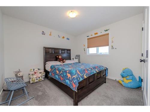 596 Chinook Gate Square, Airdrie, AB - Indoor Photo Showing Bedroom