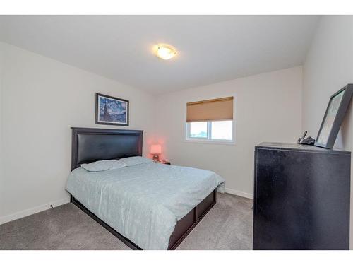 596 Chinook Gate Square, Airdrie, AB - Indoor Photo Showing Bedroom