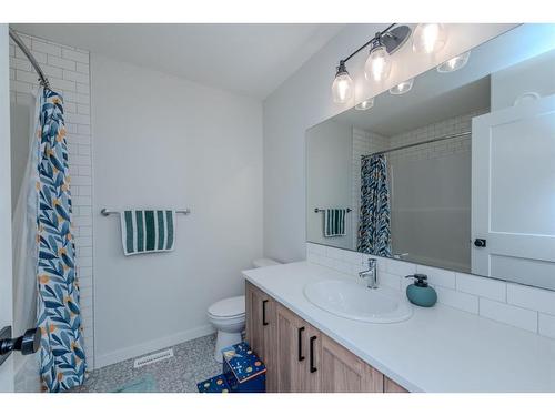 596 Chinook Gate Square, Airdrie, AB - Indoor Photo Showing Bathroom