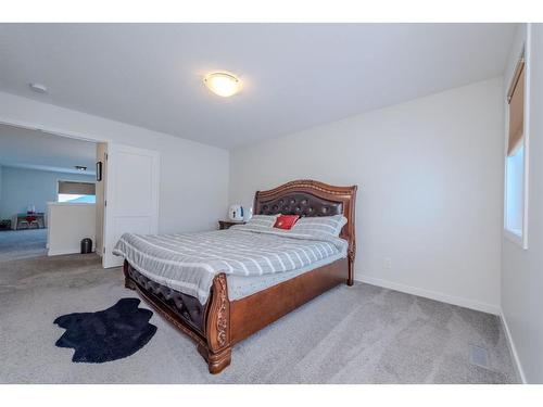 596 Chinook Gate Square, Airdrie, AB - Indoor Photo Showing Bedroom