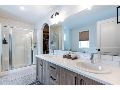 596 Chinook Gate Square, Airdrie, AB - Indoor Photo Showing Bathroom