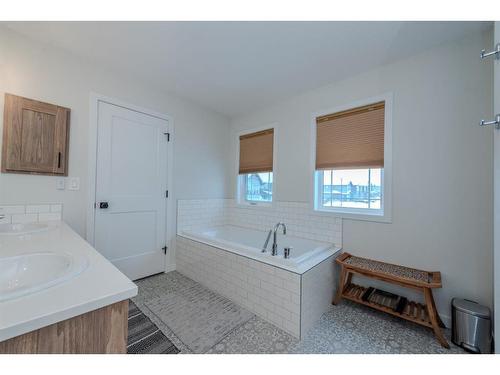 596 Chinook Gate Square, Airdrie, AB - Indoor Photo Showing Bathroom