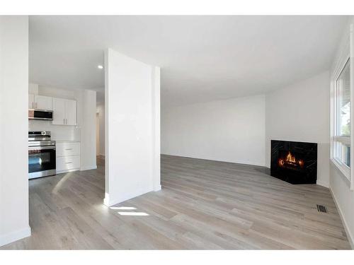 5137 17 Avenue Nw, Calgary, AB - Indoor With Fireplace