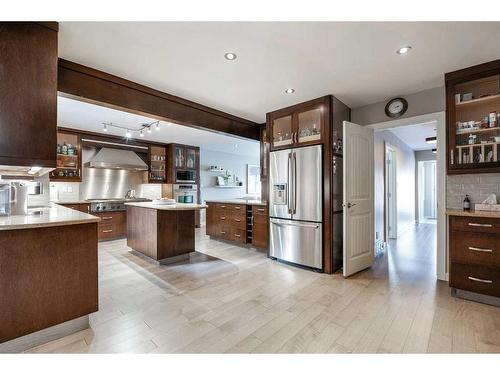 523 42 Avenue Nw, Calgary, AB - Indoor Photo Showing Kitchen