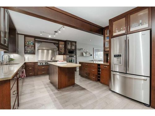 523 42 Avenue Nw, Calgary, AB - Indoor Photo Showing Kitchen With Upgraded Kitchen