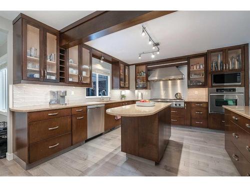 523 42 Avenue Nw, Calgary, AB - Indoor Photo Showing Kitchen With Upgraded Kitchen