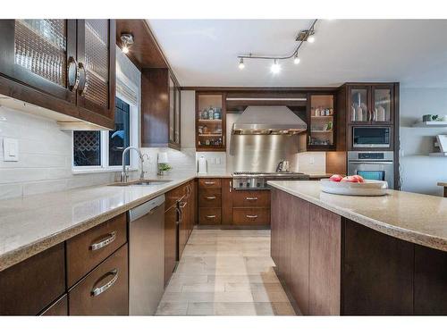 523 42 Avenue Nw, Calgary, AB - Indoor Photo Showing Kitchen With Upgraded Kitchen