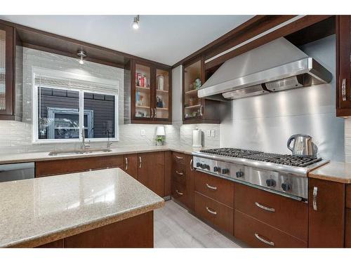 523 42 Avenue Nw, Calgary, AB - Indoor Photo Showing Kitchen With Upgraded Kitchen