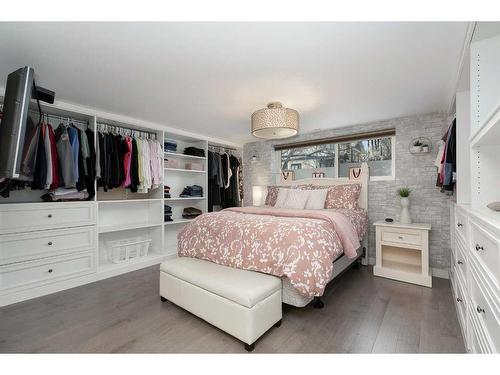 523 42 Avenue Nw, Calgary, AB - Indoor Photo Showing Bedroom