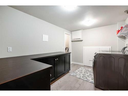 523 42 Avenue Nw, Calgary, AB - Indoor Photo Showing Laundry Room