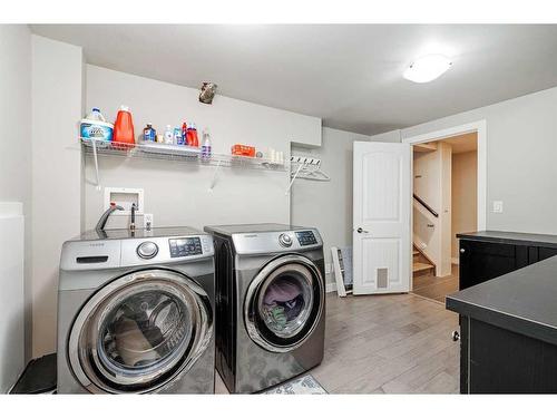 523 42 Avenue Nw, Calgary, AB - Indoor Photo Showing Laundry Room